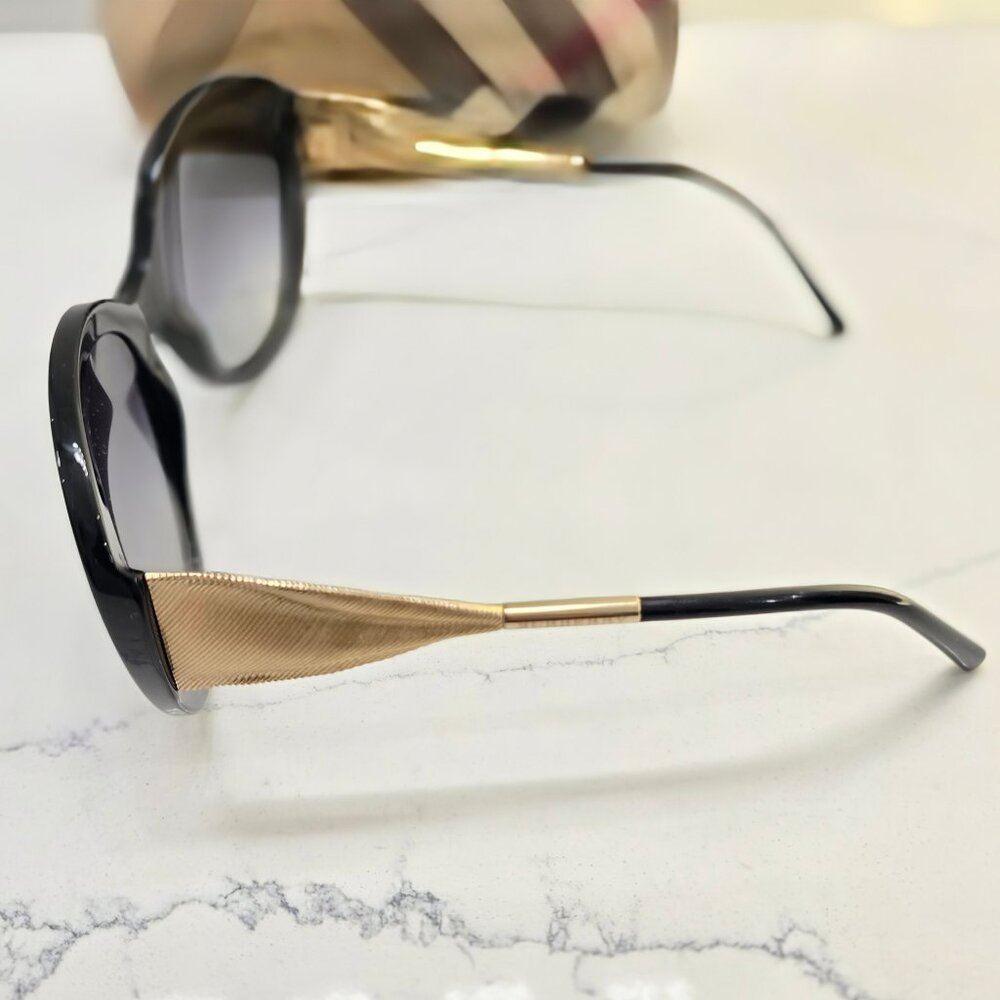 Burberry Oversized Sunglasses - Picture 8 of 15